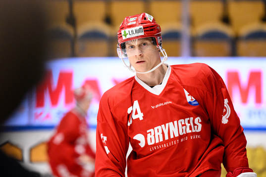 Timrås Olli Palola innan ishockeymatchen i SHL mellan HV71