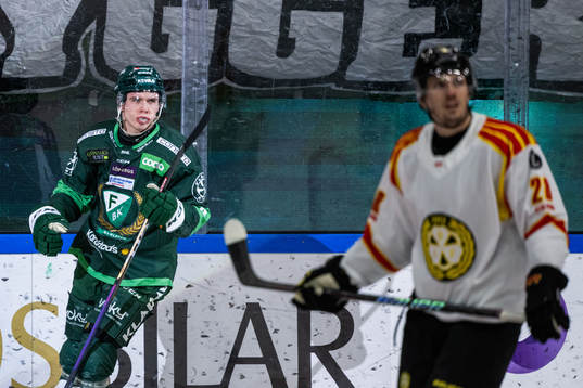 Färjestads Oscar Lawner jublar