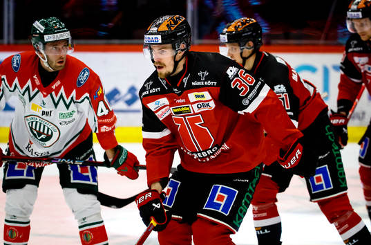 Örebros Emil Larsson jublar