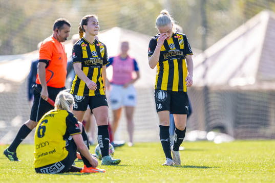 Häckens Alexandra Hellekant och Anna Sandberg deppar