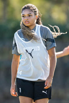 Isabella Obaze