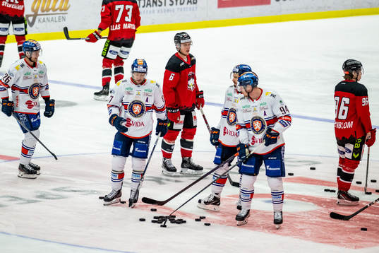 Malmö Redhawks Theodor Johnsson och Växjös spelare