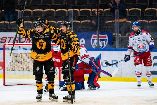 Skellefteås Linus Lindström och Pär Lindholm jublar