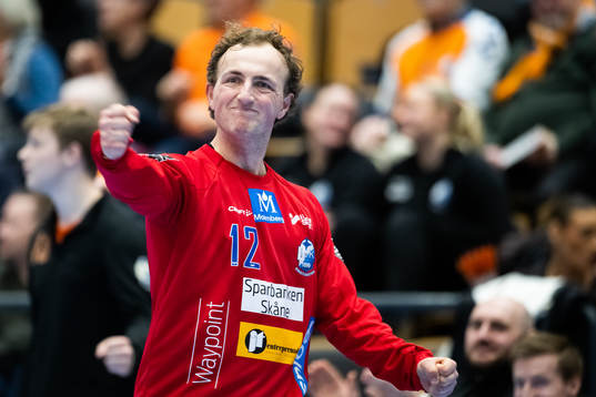IFK Kristianstads målvakt Gustaf Banke jublar