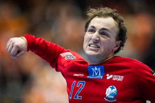 IFK Kristianstads målvakt Gustaf Banke jublar