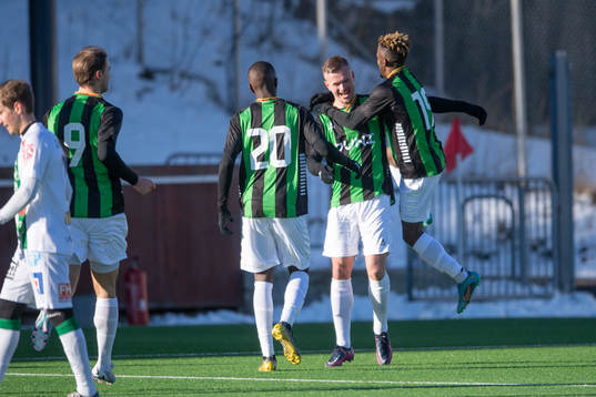 Bläddra bland fler bilder av Fotboll, Träningsmatch, GAIS - Varberg