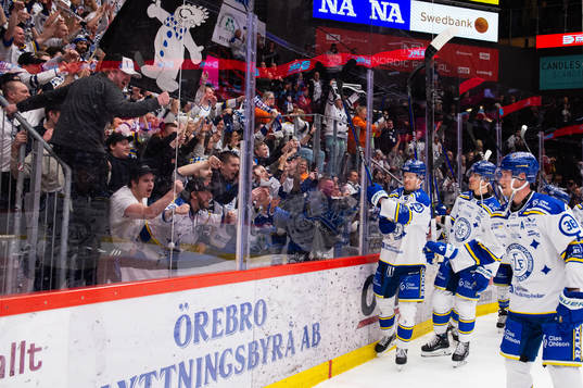 Leksands jublar med supportarna