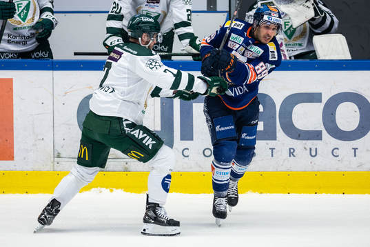 Färjestads Axel Bergkvist och Växjös Jayden Halbgewachs