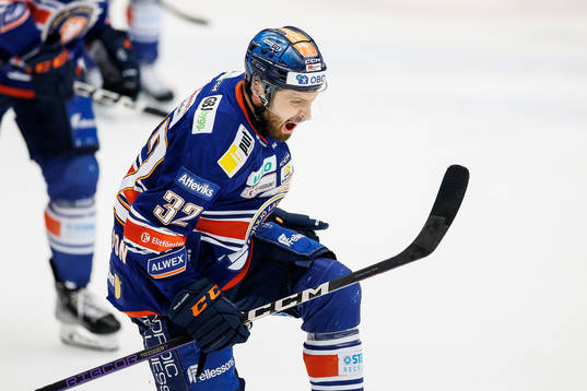 Växjös Lukas Bengtsson jublar