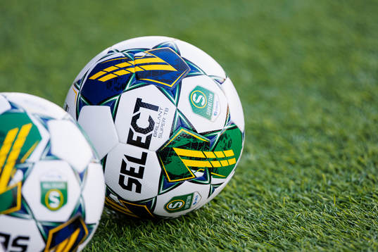 Fotbollar före träningsmatchen i fotboll mellan Utsikten