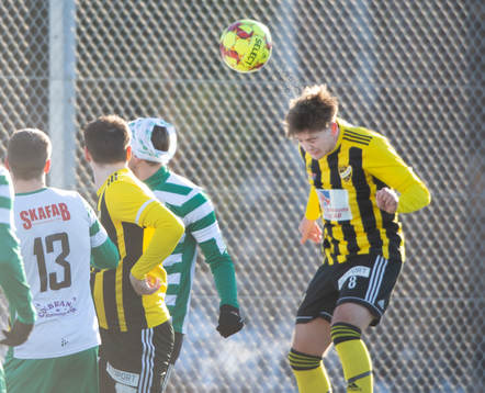 IFK Hässleholms Axel Winberg assisterar till 1-0i