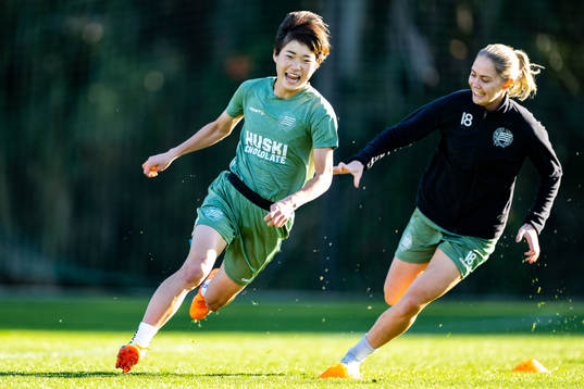Maika Hamano och Alice Carlsson