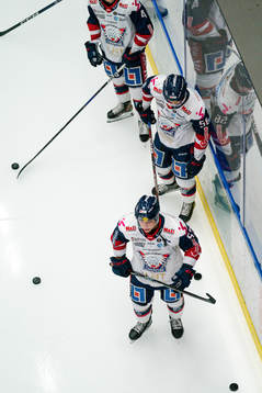 Linköpings spelare före ishockeymatchen i SHL mellan