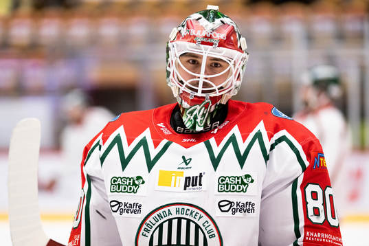 Frölundas målvakt Frederik Dichow innan  ishockeymatchen