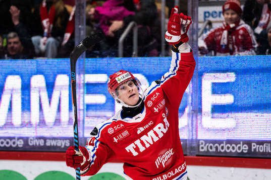 Timrås Olli Palola jublar