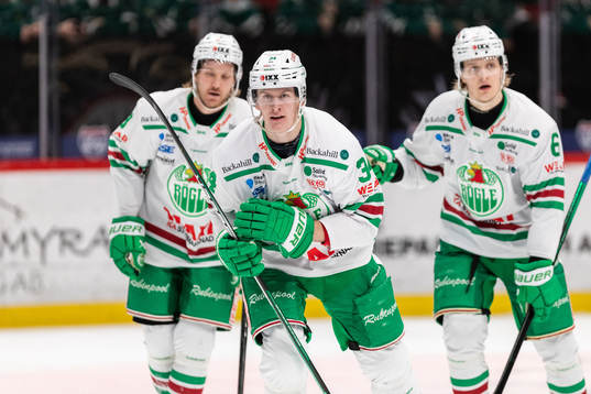 Rögles Adam Edström jublar