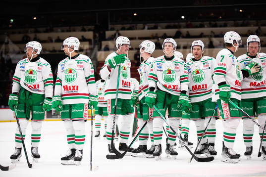 Rögles Adam Edström och lagkamrater