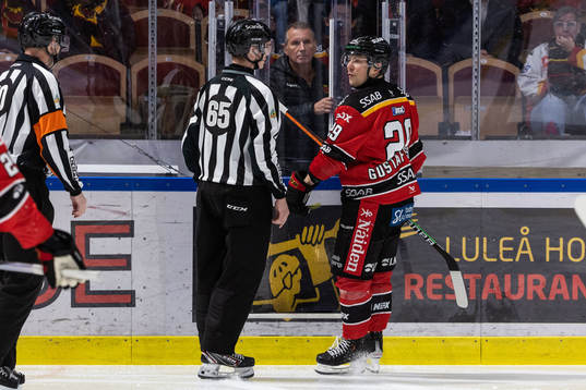 Luleås Erik Gustafsson reagerar på utvisning