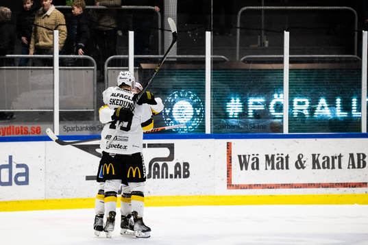 Västerås Isak Skedung och Alexander Lunsjö jublar