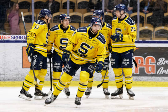 Södertäljes Linus Videll jublar