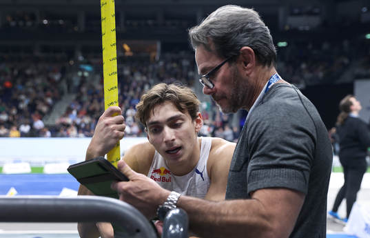 Armand Duplantis of Sweden chats with his coach and father