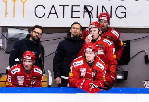 Almtunas William Eriksson får en smäll