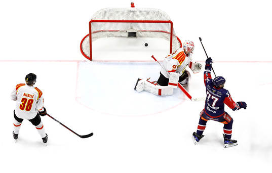 Mål av Linköpings Markus Hännikäinen förbi Brynäs