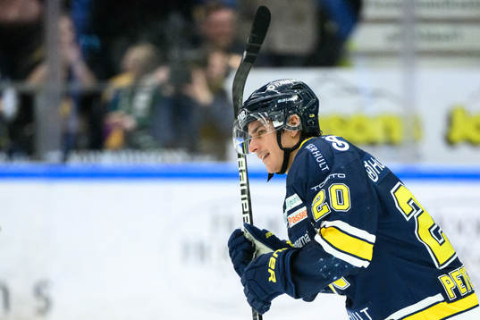 HV71s André Petersson jublar