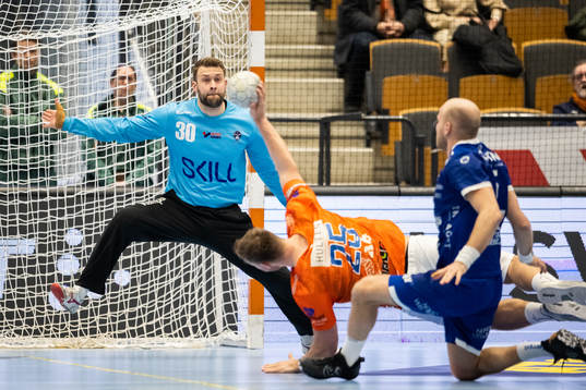 IFK Kristianstads Ludvig Åström mot Hallbys målvakt