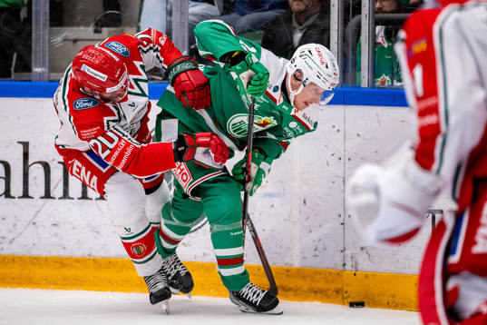 Frölundas Joel Lundqvist  och Rögles Simon Hjalmarsson