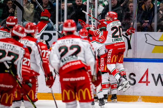 Frölundas spelarna jublar