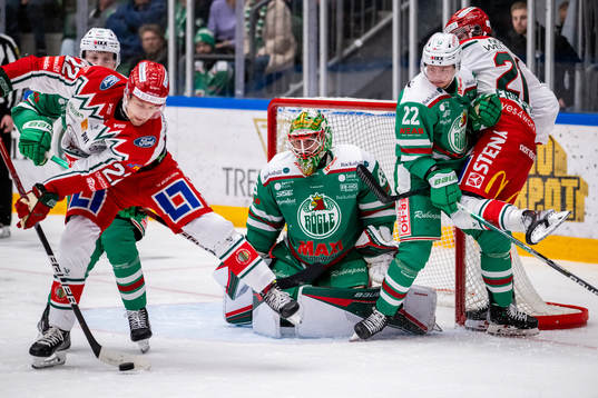 Rögles målvakt Christoffer Rifalk, Samuel Jonsson och