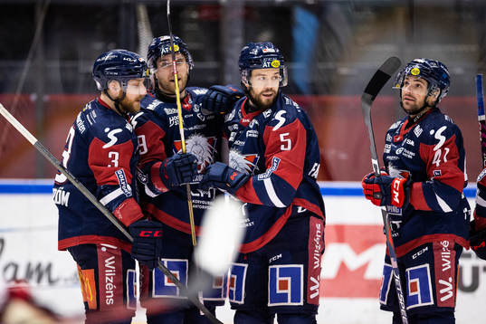 Linköpings Oscar Fantenberg jublar
