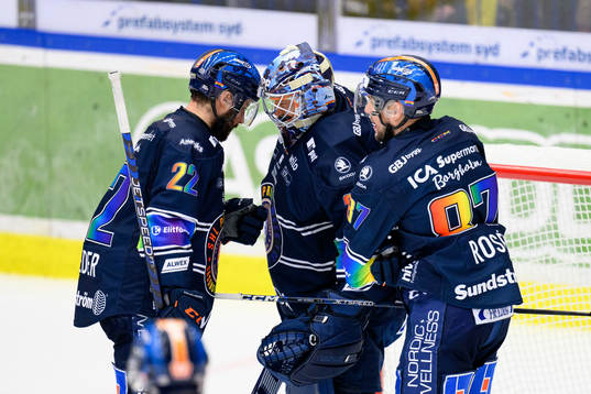 Växjös Tobias Rieder, målvakt Emil Larmi och Robert