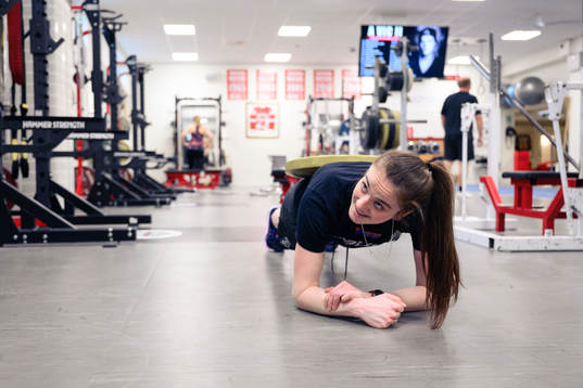 Frölundas målvakt Stephanie Neatby tränar i gymmet