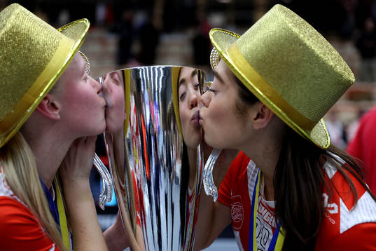 Pixbos Emma Stenberg och Caroline Adelöw