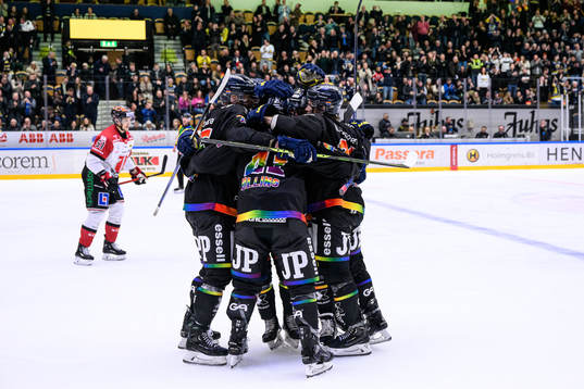 HV71s spelare jublar