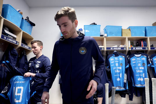 Kalmarsunds Kevin Haglund innan innebandymatchen i Svenska