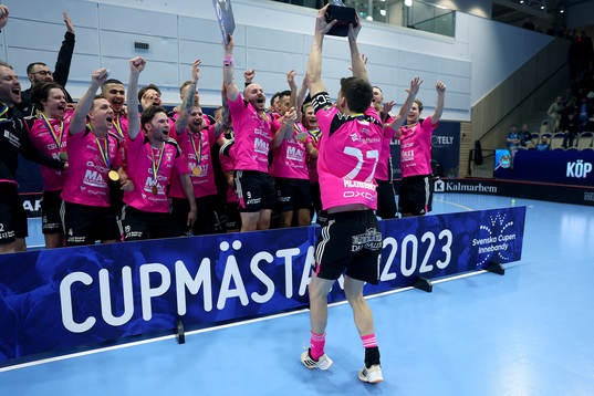 Faluns Lagkapten Emil Johansson jublar