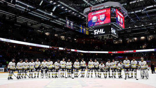 HV71s spelare jublar strax