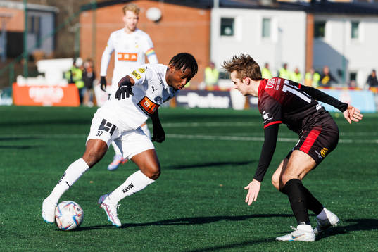 Häckens Ibrahim Sadiq och Trollhättans Emilio Reljanovic