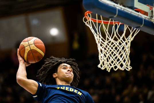 Elliot Cadeau of Sweden
