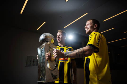 Samuel Gustafson och Simon Gustafson med Lennart Johanssons