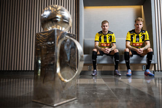 Simon Gustafson och Samuel Gustafson med Lennart Johanssons
