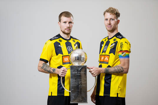 Simon Gustafson och Samuel Gustafson med Lennart Johanssons