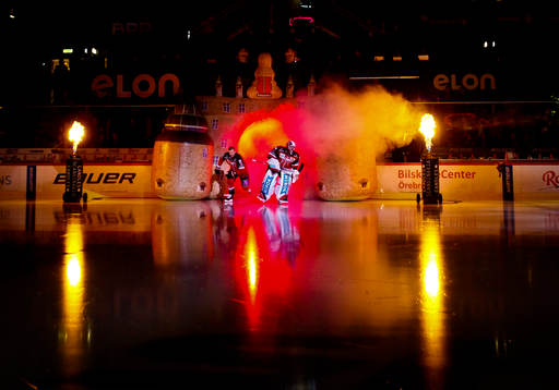 Örebros Gustav Backström och målvakt Jhonas Enroth gör