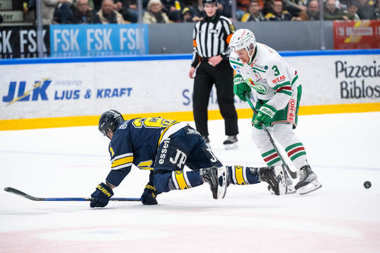 HV71s Mattias Tedenby och Rögles Michael Kapla