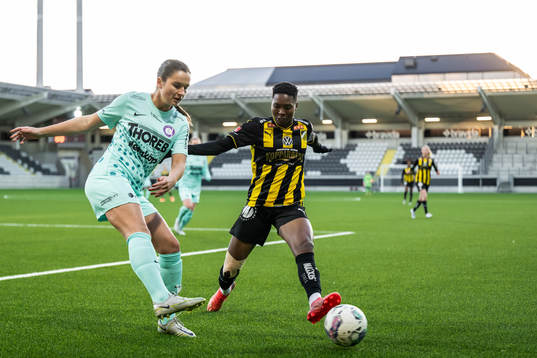 Jitex Synne Vatshelle Raa och Häckens Aisha Masaka