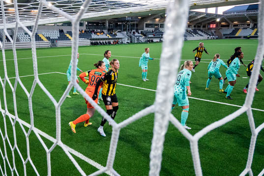 Jitex målvakt Anna Larsson och Häckens Dilja Zomers