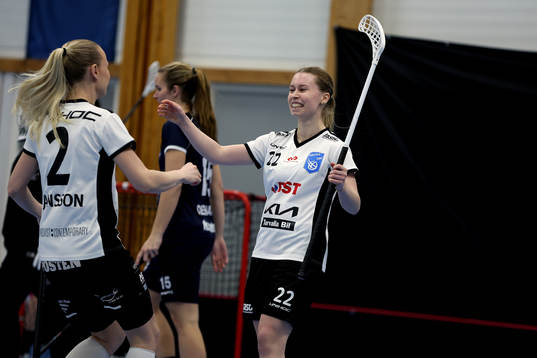 Nackas Linnea Lindgren gör 1-0